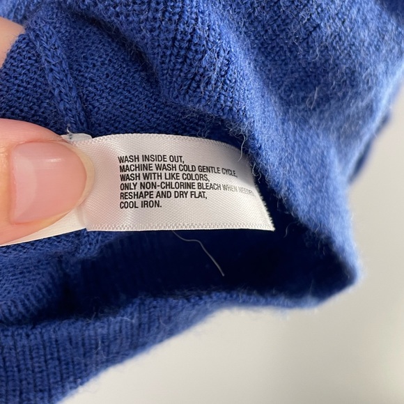 Gap 100% Ultrasoft Wool Cerulean Blue V-Neck Sweater - Picture 6 of 10